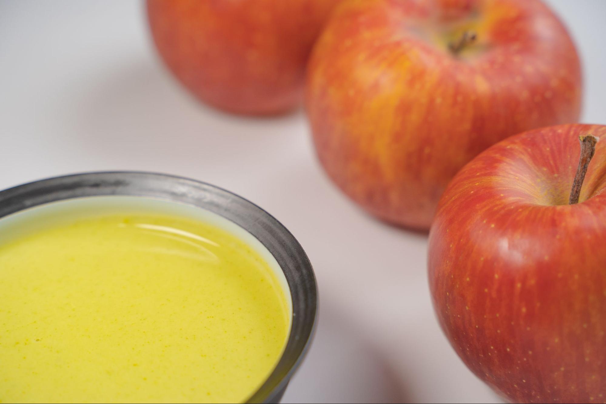 青森県の大鰐高原りんごジュースを使用してモリンガ独特の癖を抑えて食べやすいように工夫しています