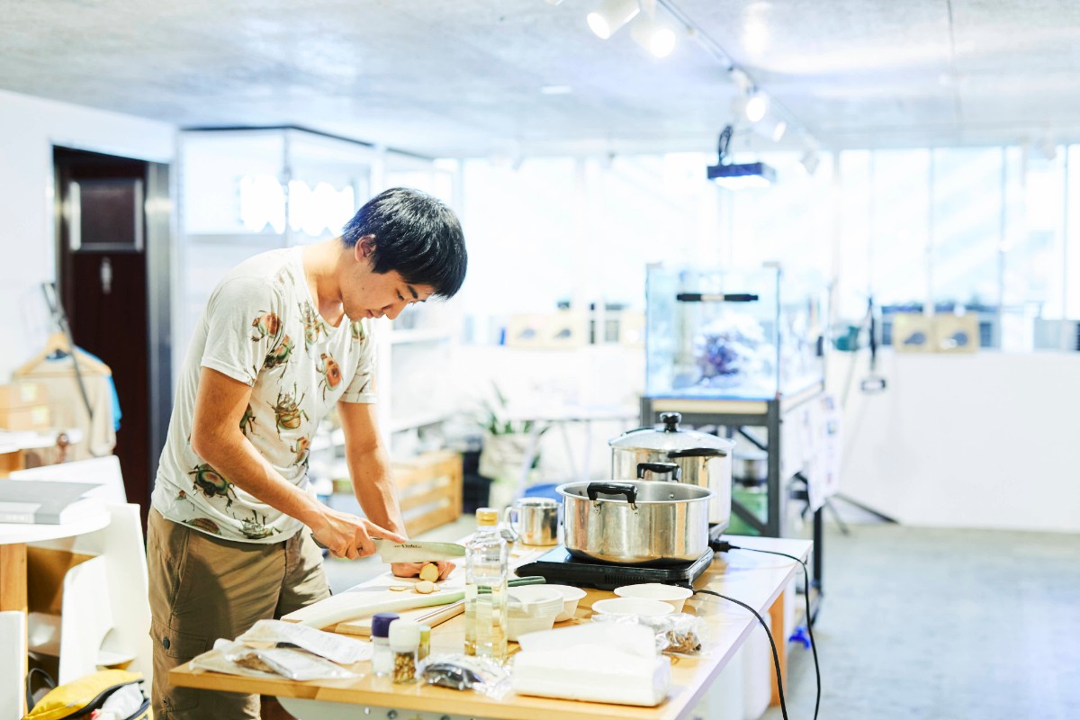 コオロギラーメン 篠原祐太 昆虫食 という冒険が 自分の五感を取り戻す 100banch