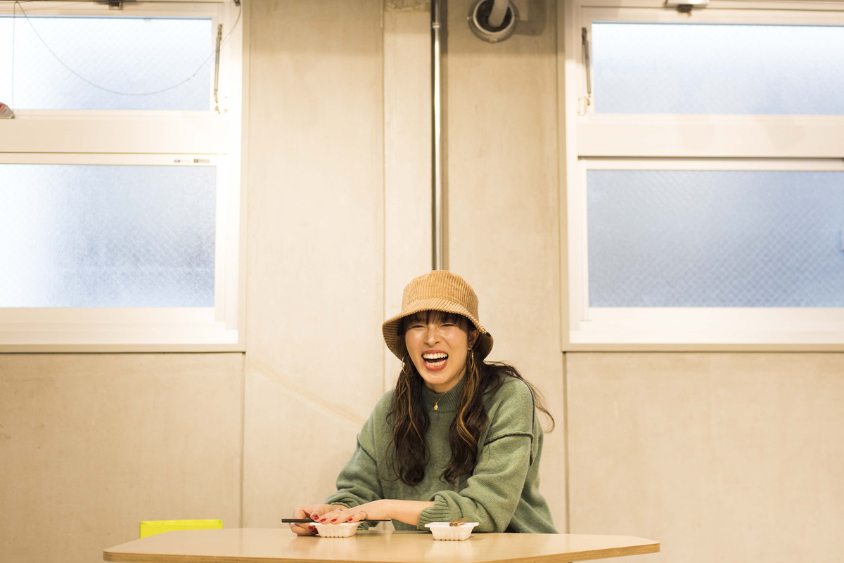 100BANCHで納豆の愛を語るなっとう娘 鈴木真由子さん
